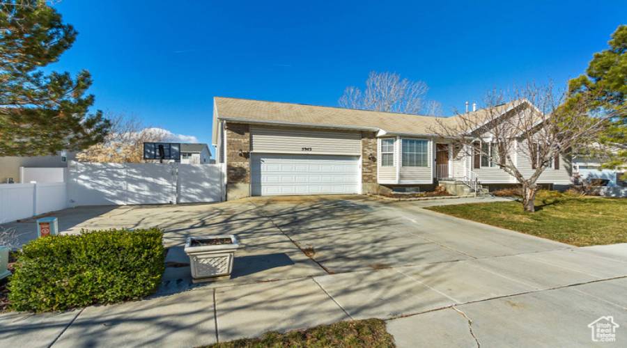 5943 GENOA LN, Stansbury Park, Utah 84074, 5 Bedrooms Bedrooms, 13 Rooms Rooms,2 BathroomsBathrooms,Residential,For Sale,GENOA,1990075