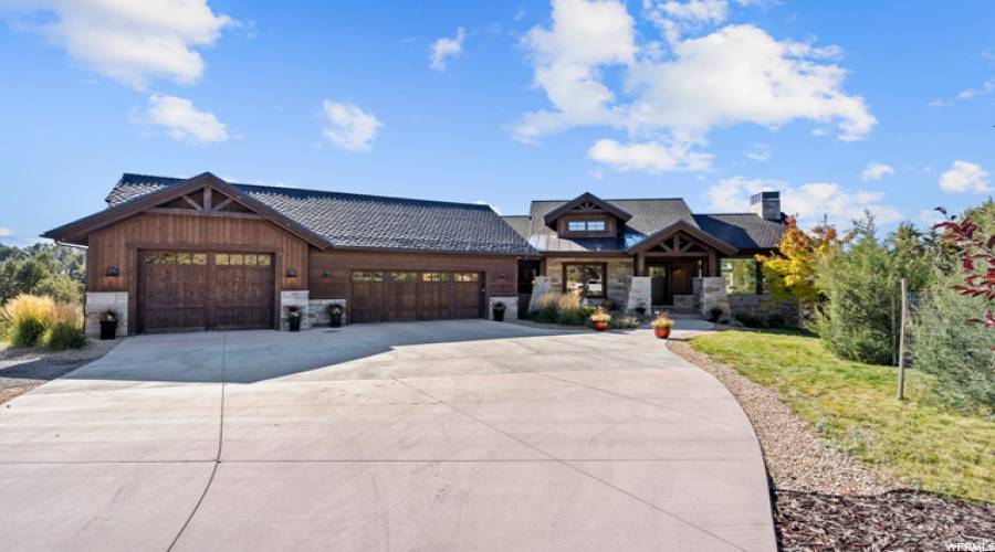 3090 HORSE MOUNTAIN CIR, Heber City, Utah 84032, 4 Bedrooms Bedrooms, 18 Rooms Rooms,2 BathroomsBathrooms,Residential,For Sale,HORSE MOUNTAIN,1952326