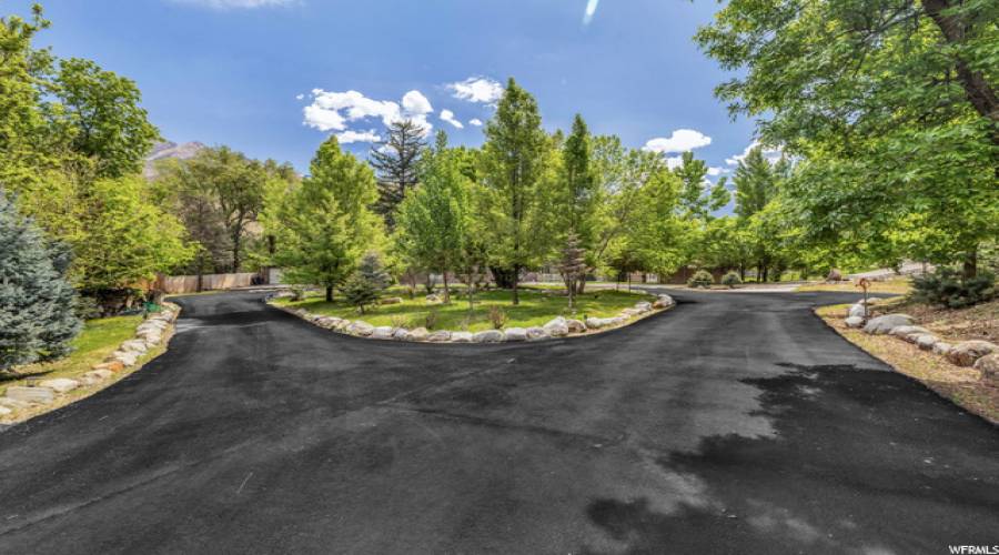 6307 OLES LN, Holladay, Utah 84117, 10 Bedrooms Bedrooms, 31 Rooms Rooms,7 BathroomsBathrooms,Residential,For Sale,OLES,1878222