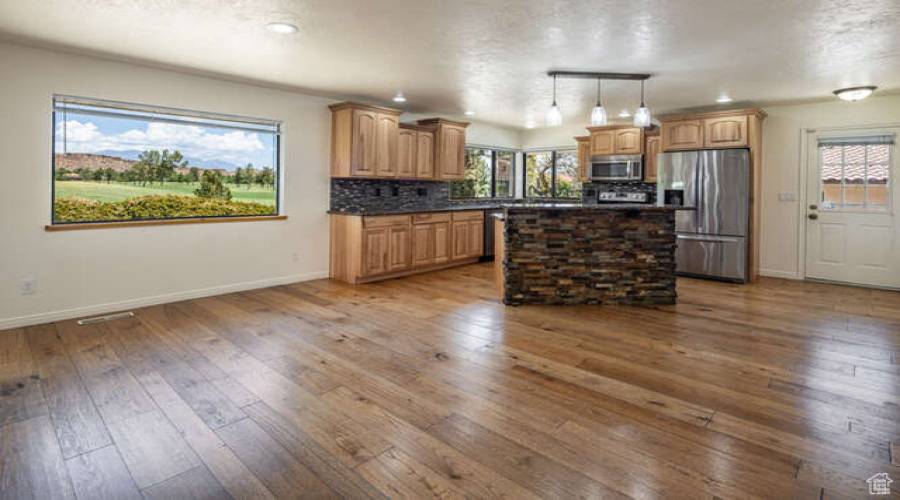 1334 HAGEN CIR, Bloomington, Utah 84790, 7 Bedrooms Bedrooms, 19 Rooms Rooms,3 BathroomsBathrooms,Residential,For Sale,HAGEN,2015057