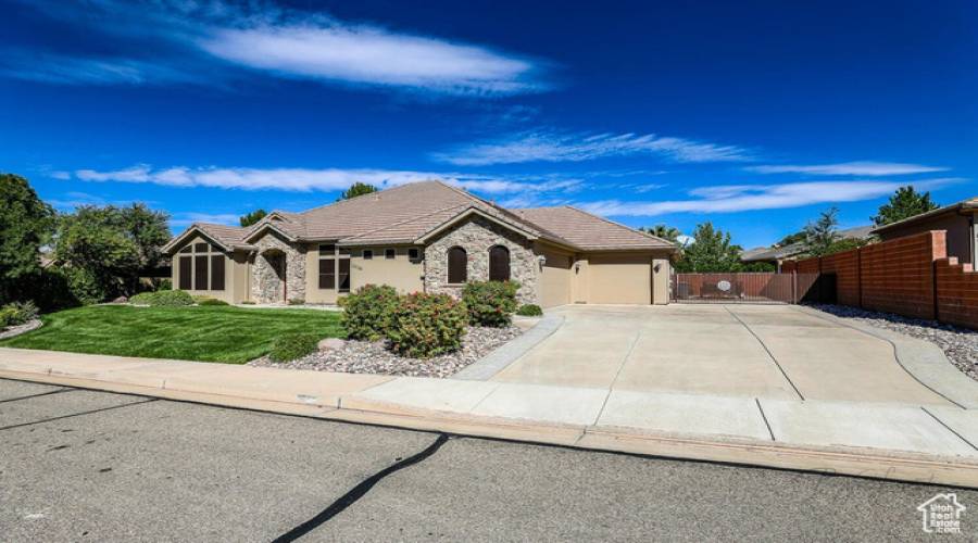 2036 W 510 CIR, St. George, Utah 84770, 4 Bedrooms Bedrooms, 13 Rooms Rooms,3 BathroomsBathrooms,Residential,For Sale,W 510,2025043