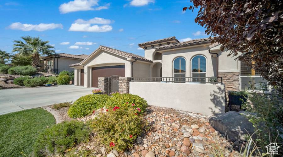 2602 DESERT SPRINGS RD, St. George, Utah 84770, 6 Bedrooms Bedrooms, 19 Rooms Rooms,4 BathroomsBathrooms,Residential,For Sale,DESERT SPRINGS,2028686