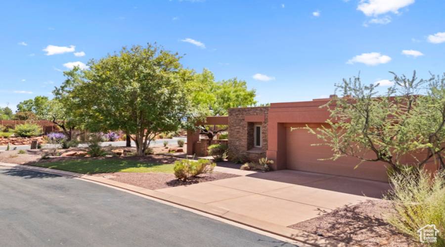 2255 TUWEAP DR, St. George, Utah 84770, 3 Bedrooms Bedrooms, 11 Rooms Rooms,3 BathroomsBathrooms,Residential,For Sale,TUWEAP,2032451