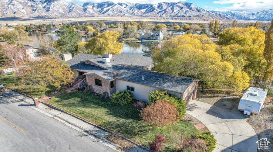 85 LAKEVIEW DR, Stansbury Park, Utah 84074, 3 Bedrooms Bedrooms, 17 Rooms Rooms,1 BathroomBathrooms,Residential,For Sale,LAKEVIEW,2051179