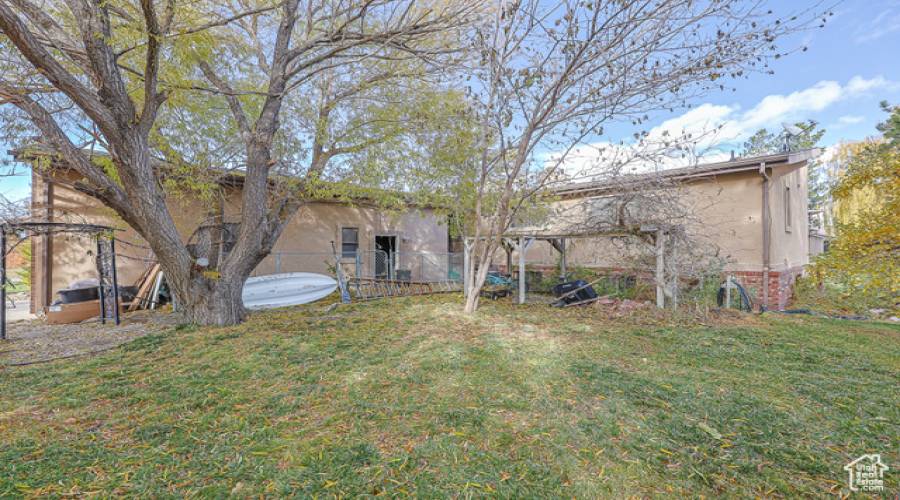 85 LAKEVIEW DR, Stansbury Park, Utah 84074, 3 Bedrooms Bedrooms, 17 Rooms Rooms,1 BathroomBathrooms,Residential,For Sale,LAKEVIEW,2051179