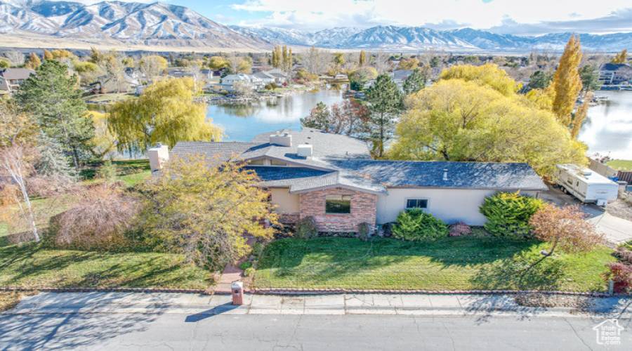 85 LAKEVIEW DR, Stansbury Park, Utah 84074, 3 Bedrooms Bedrooms, 17 Rooms Rooms,1 BathroomBathrooms,Residential,For Sale,LAKEVIEW,2051179